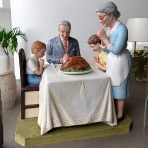 Norman Rockwell "Giving Thanks" Porcelain Figurine Thanksgiving Theme: AUTHENTIC